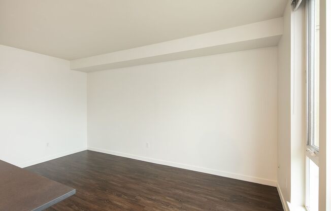 1 bed, 1 bath, 640 sqft, $1,995, Unit 411
