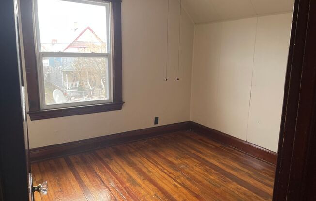 4 beds, 1 bath, $1,500