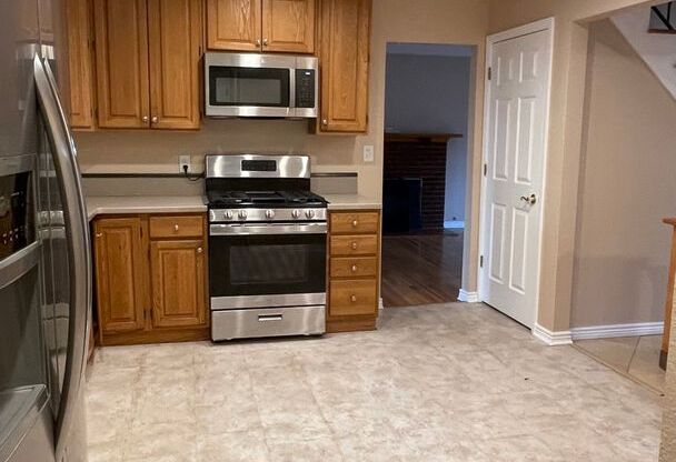 Spacious 4-Bedroom with Mountain Views & Updated Interior