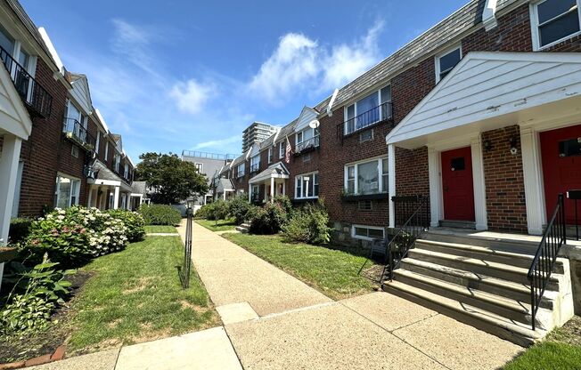 Charming 2-Bedroom Apartment at Parkway Village! One-Car Garage Included!