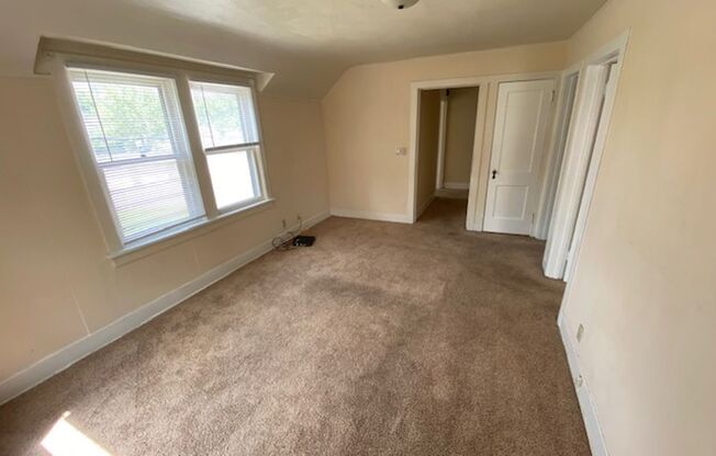 2 bedroom home available In Rockford