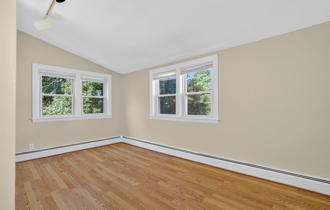 4 beds, 1 bath, 1,285 sqft, $3,000, Unit 2