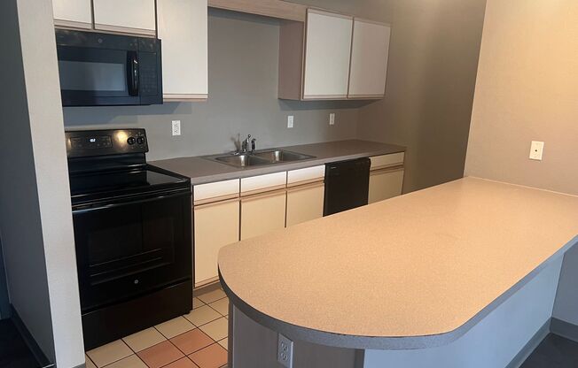 1 bed, 1 bath, 800 sqft, $820, Unit 1901 B2