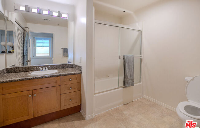 1 bed, 1 bath, 735 sqft, $2,450, Unit 239