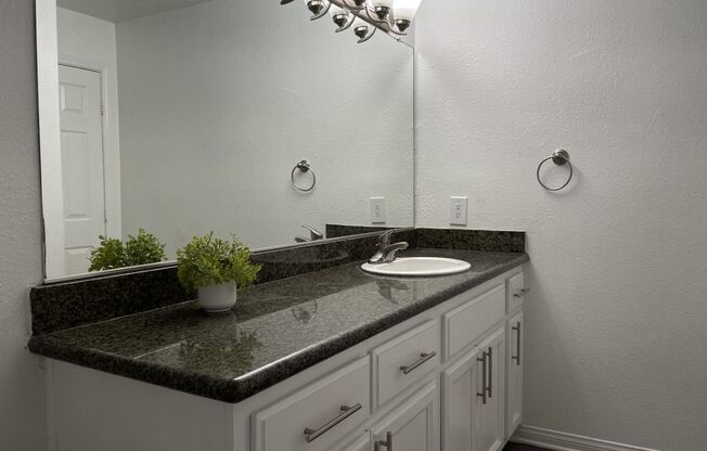 2 beds, 1 bath, 890 sqft, $2,650, Unit 0039