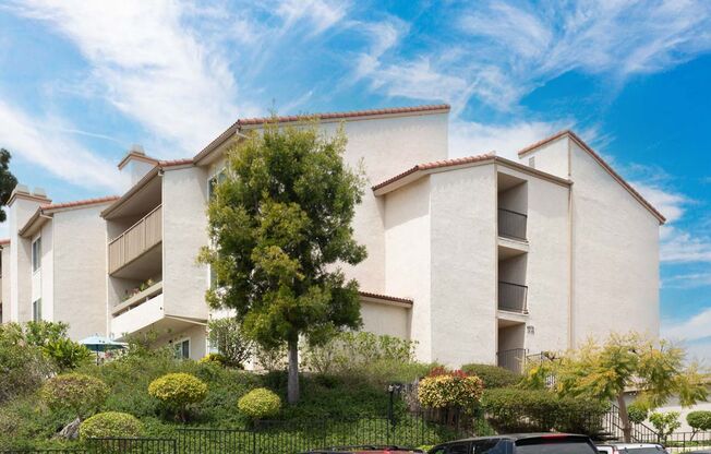 !!! CHARMING 2/2 CONDO WITH 2 CAR GARAGE IN PRIME SAN CALROS LOCATION , PET FRIENDLY !!!