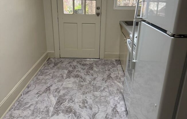 Cute cozy 1 bedroom 1 bathroom -Move In Special $500 off first full month