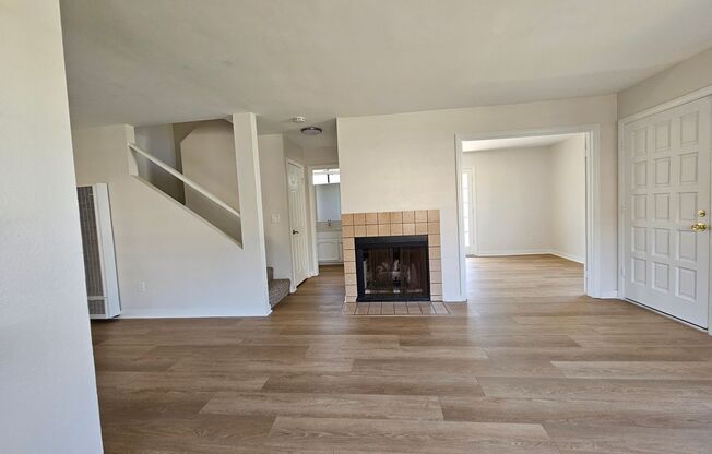 ***ONE MONTH FREE*** 3 bedrooms 2 bath duplex apartment w/ hookups.