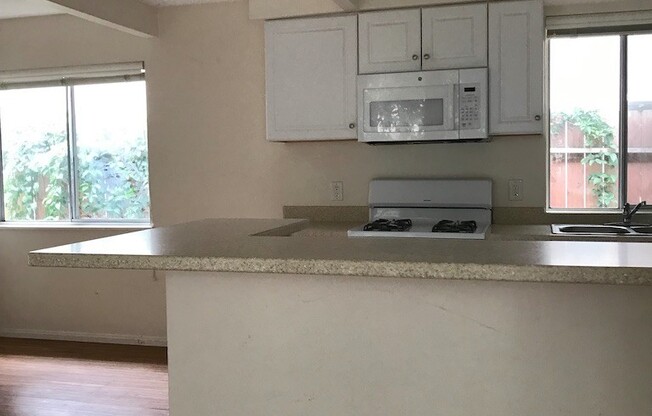 2 beds, 1 bath, $4,000, Unit B