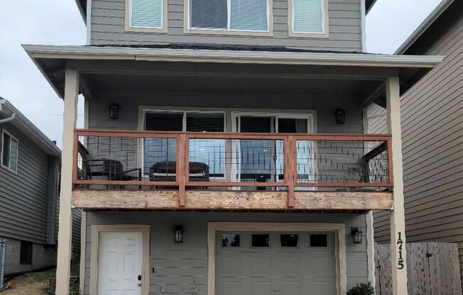 3 Bedroom Home in Convenient Bremerton Location!