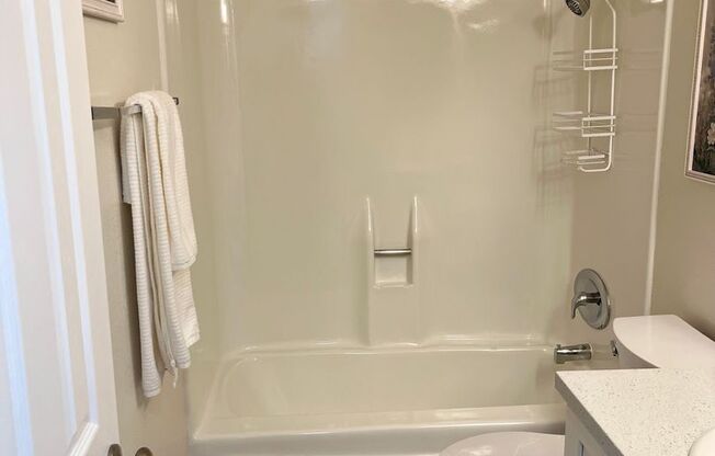 2 beds, 2 baths, 950 sqft, $4,000, Unit 509