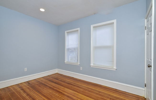 3 beds, 1 bath, 1,175 sqft, $3,100, Unit 2