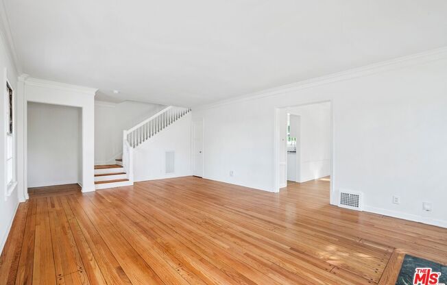 5818 W 8 ST