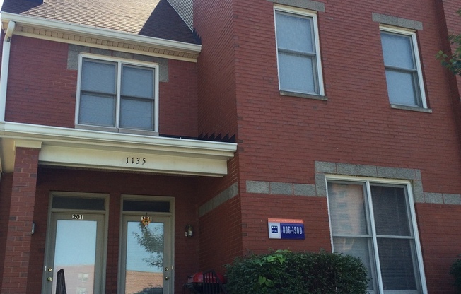 3 beds, 1 bath, $1,300, Unit 1135-102