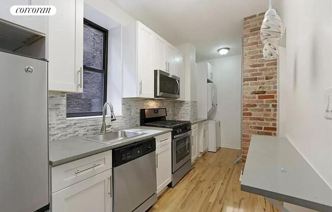 215 E 4 ST