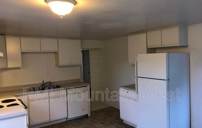 2 beds, 1 bath, 1,025 sqft, $1,395