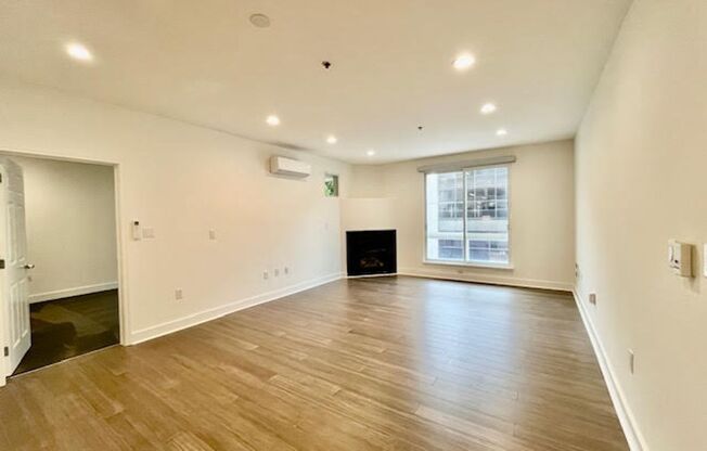 2BR/2BA at The Chelsea Court + Parking w/ EV Charger- AMSI