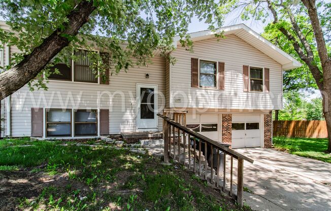 Beautiful 3 Bedroom / 2.5 Bath | 120th and Blondo