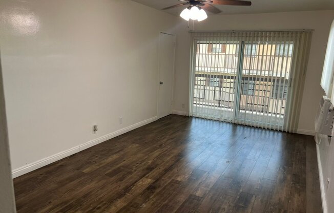 214 W MAPLE ST