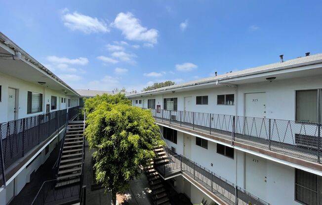 Spacious 2-Bedroom Retreat in the Heart of Glendale’s Vibrant Lifestyle – Only $2,450!
