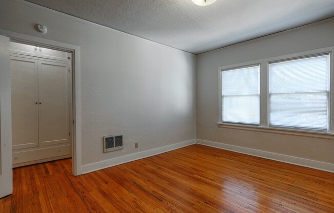 QUEEN ANNE APARTMENTS (SEVA01)