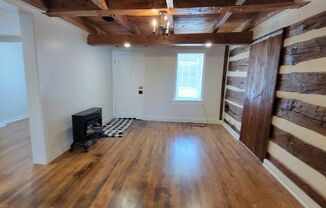 3 beds, 1.5 baths, $1,100, Unit 109 S. Main St