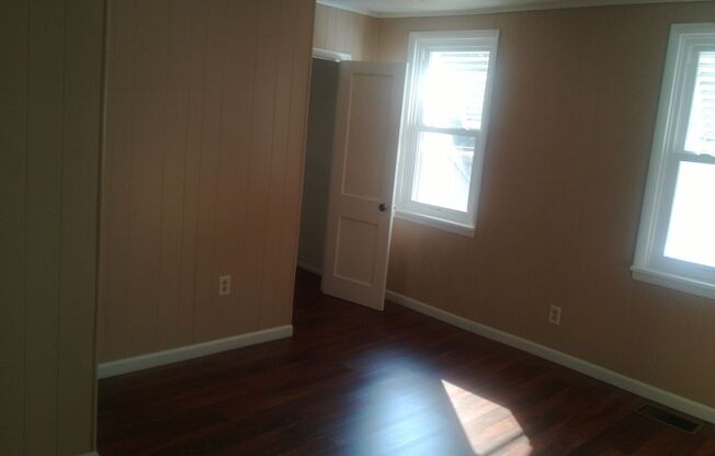 1 bed, 1 bath, $950, Unit A