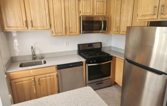 2 beds, 1 bath, 897 sqft, $2,335, Unit A-03