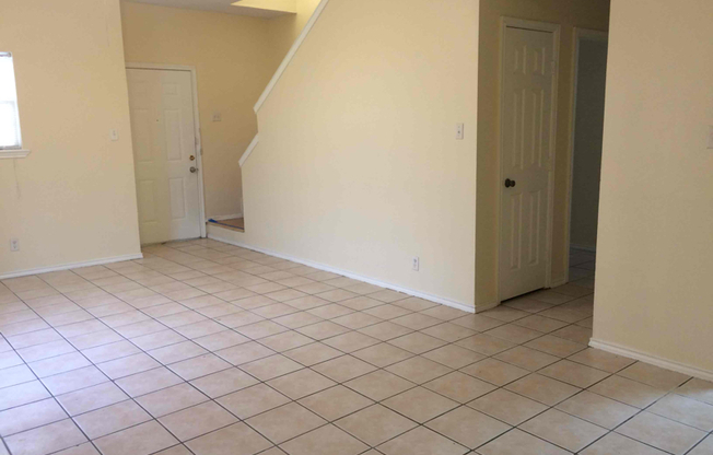 7644 WINDSOR OAKS