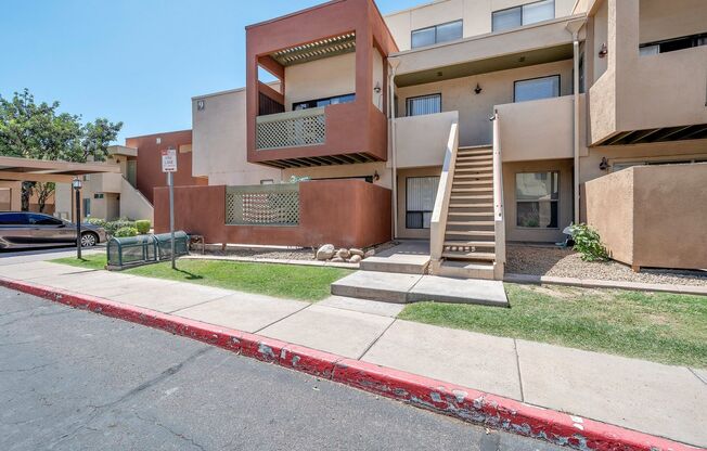 SPECIAL DEAL!! Remodeled 2 Bed, 2 Bath Scottsdale Condo