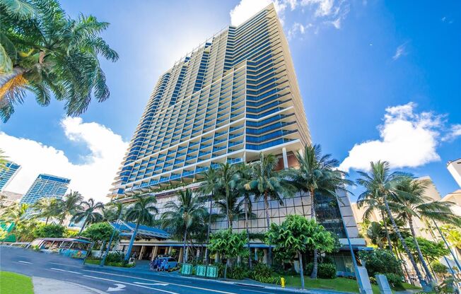 Huge 2 Bed 3 Bath AMAZING Views in Ka La'i Waikiki Beach!!!