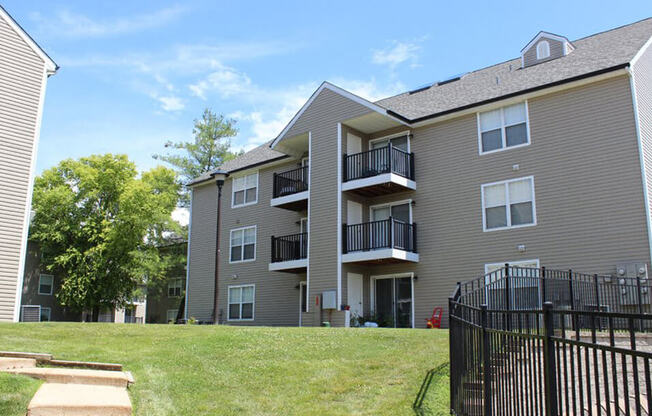 Apartments with Patio or Balcony