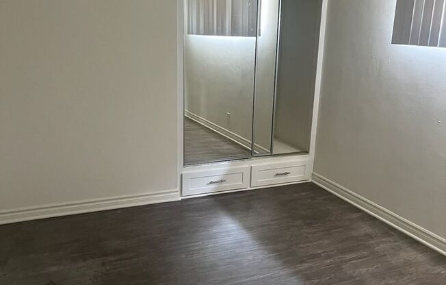 2 beds, 1 bath, $1,995, Unit F