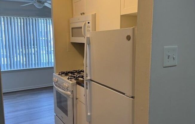 1 bed, 1 bath, 715 sqft, $1,600, Unit 00 - K- 2