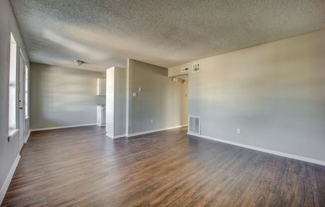 2 beds, 1 bath, 700 sqft, $850, Unit Apartment 06