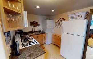 Studio, 1 bath, 350 sqft, $2,900, Unit 915 Alameda Blvd