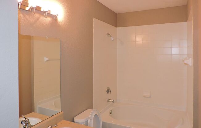 2 beds, 2 baths, $1,595, Unit ORANGE COUNTY