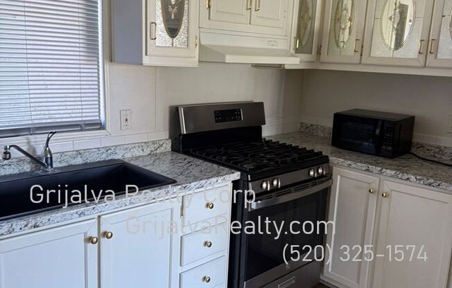 Beautiful 3 Bedroom Manufactured Home in a Gated Community (I-10/Wilmot)