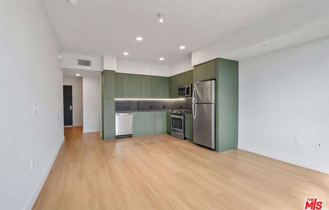 Studio, 1 bath, 598 sqft, $3,200, Unit 501