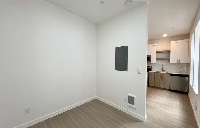 Studio, 1 bath, 326 sqft, $1,195, Unit 9