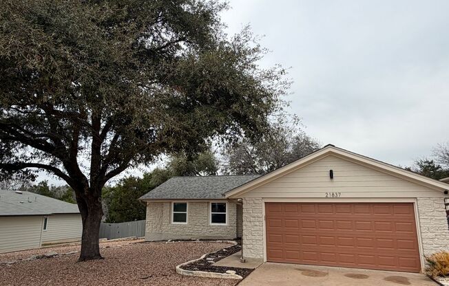 Renovated 4/2 in Beautiful Lago Vista Location