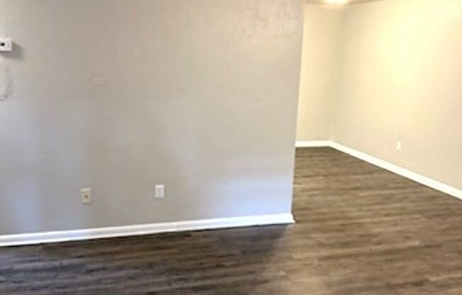 2 beds, 1 bath, 837 sqft, $1,195, Unit Unit D4