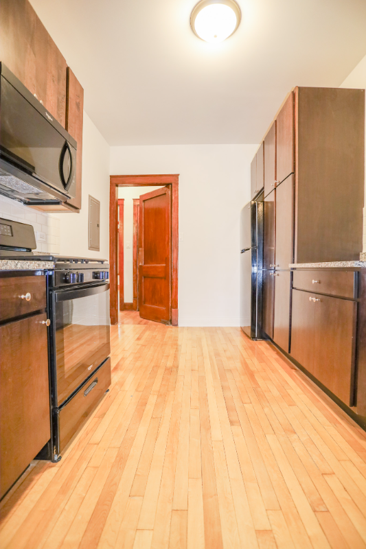 2121 IRVING PARK RD