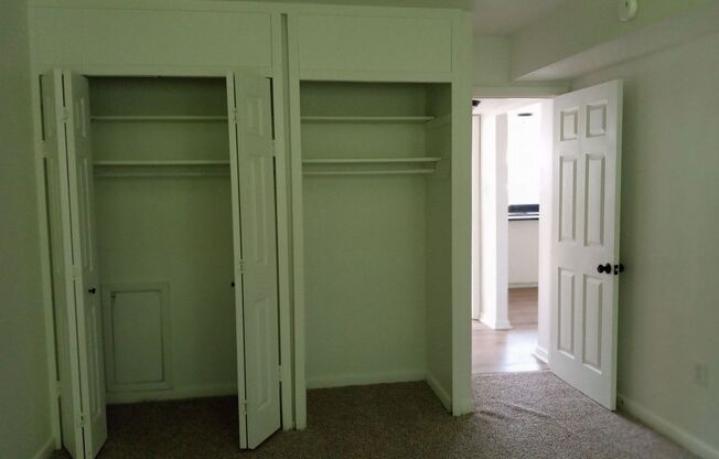 2 beds, 1 bath, 850 sqft, $775, Unit Apt. 33
