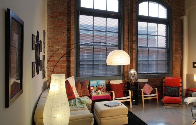 1 bed, 1 bath, 690 sqft, $1,350, Unit 221