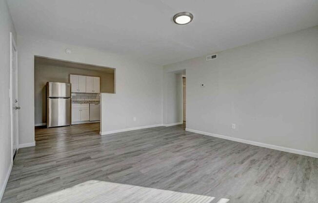 2 beds, 1 bath, 800 sqft, $850, Unit 30
