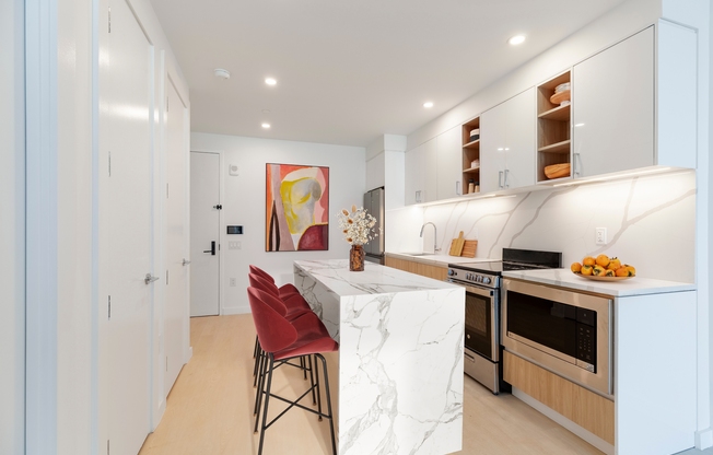 2 beds, 2 baths, $3,643, Unit 5-Q