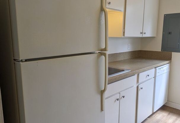3 beds, 1.5 baths, 1,500 sqft, $1,893, Unit 2712-3