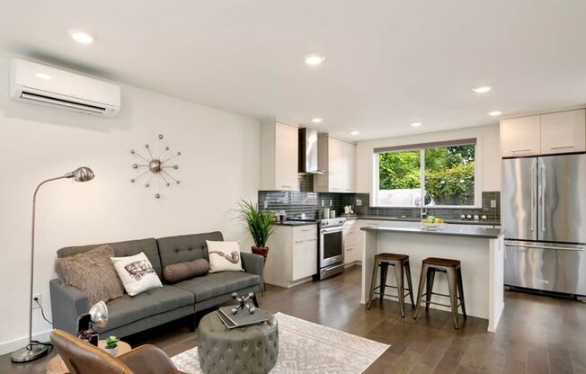 4-Bedroom West Seattle Townhome | Rooftop Deck | Air Conditioning