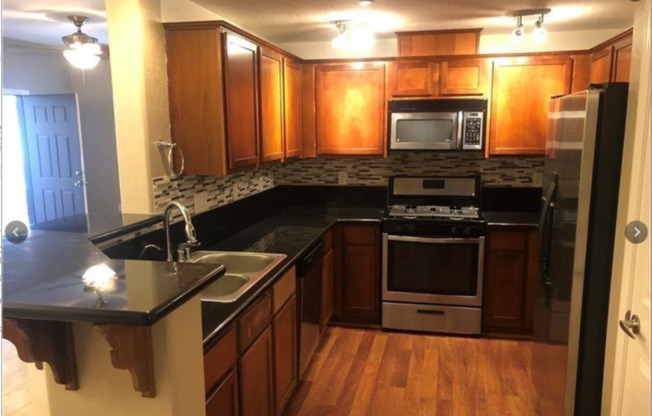 2 beds, 2 baths, $1,700